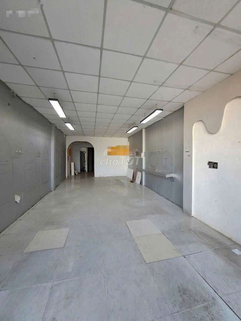 Nhà mặt tiền lê thạch