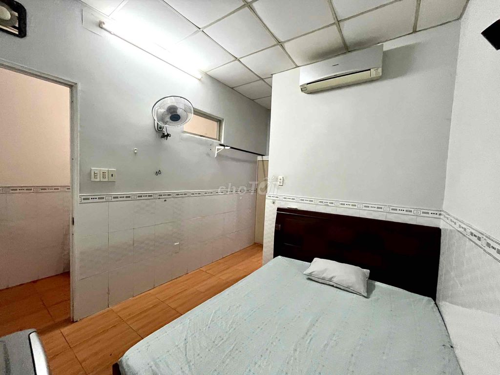 Phòng trọ giá rẻ 20m2 gần Tân Thới Nhất 17,đối diện công viên lớn,Q12