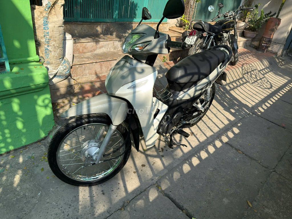 Honda Wave 110 Hoài cổ Trắng xám. Mua bán Xe máy tại Quận Hoàng Mai Hà Nội được đăng bởi Trần Quang hình 4