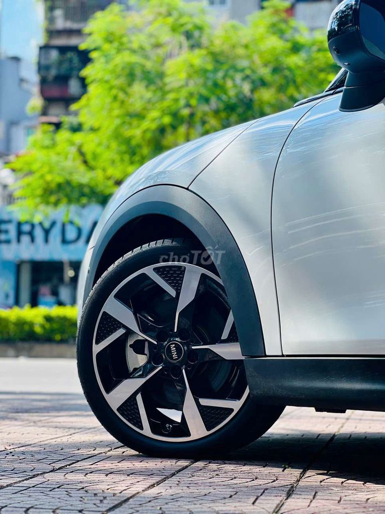 Mini Cooper S 5 Door, thơm mùi mới, đi đúng 143 km. Mua bán Ô tô tại Quận Long Biên Hà Nội được đăng bởi Long Biên Cars hình 9