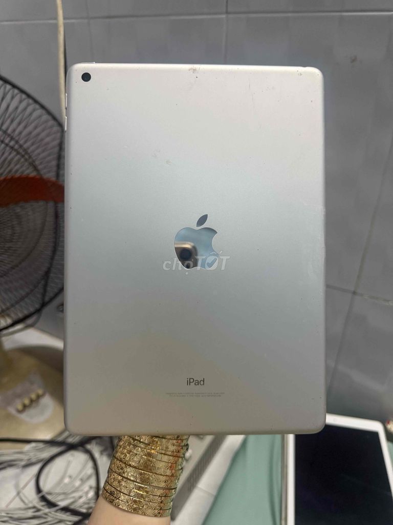 Apple iPad (thế hệ 6) 128GB Bạc full chức năng. Mua bán Máy tính bảng tại Quận 12 Tp Hồ Chí Minh được đăng bởi Trân  hình 1