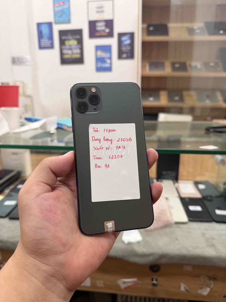 Apple iPhone 11 Pro Max 256GB Xám. Mua bán Điện thoại tại Quận Đống Đa Hà Nội được đăng bởi  HT Mobie Trả góp nợ xáu bao duyệt hình 1