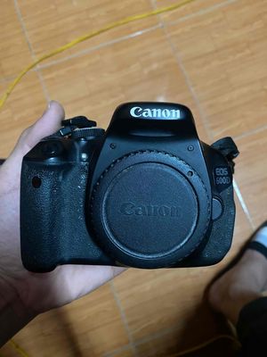 Canon 600D tối màn, 1 pin, 1 sạc, có dây, túi đưng