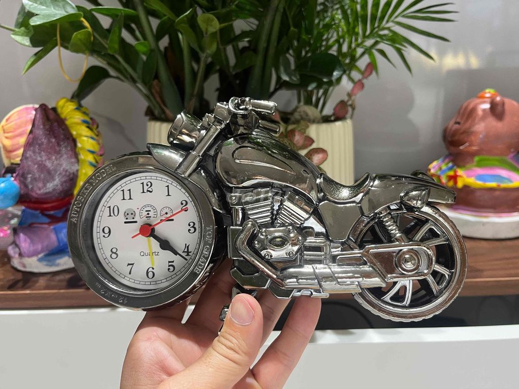 Đồng hồ để bàn Nhựa Bạc Mô hình xe máy. Mua bán Nội thất, đồ gia dụng khác tại Quận Hồng Bàng Hải Phòng được đăng bởi cong hình 1