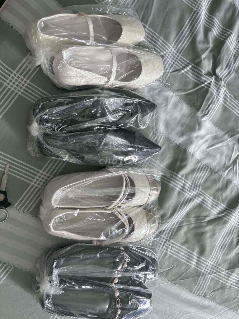 Giày Nữ Lụa Trắng và Ren Đen Size 38 Mới 99%. Mua bán Giày dép tại Quận 3 Tp Hồ Chí Minh được đăng bởi Nhung Trần hình 1