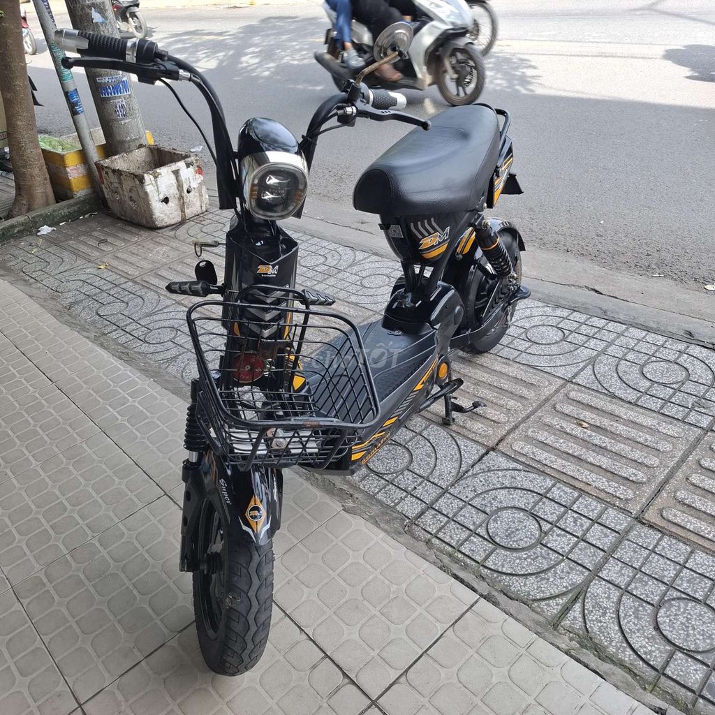 Xe đạp điện Komatsu 133 Đen Đã sử dụng. Mua bán Xe điện tại Quận 12 Tp Hồ Chí Minh được đăng bởi Nguyen Dẫn hình 2