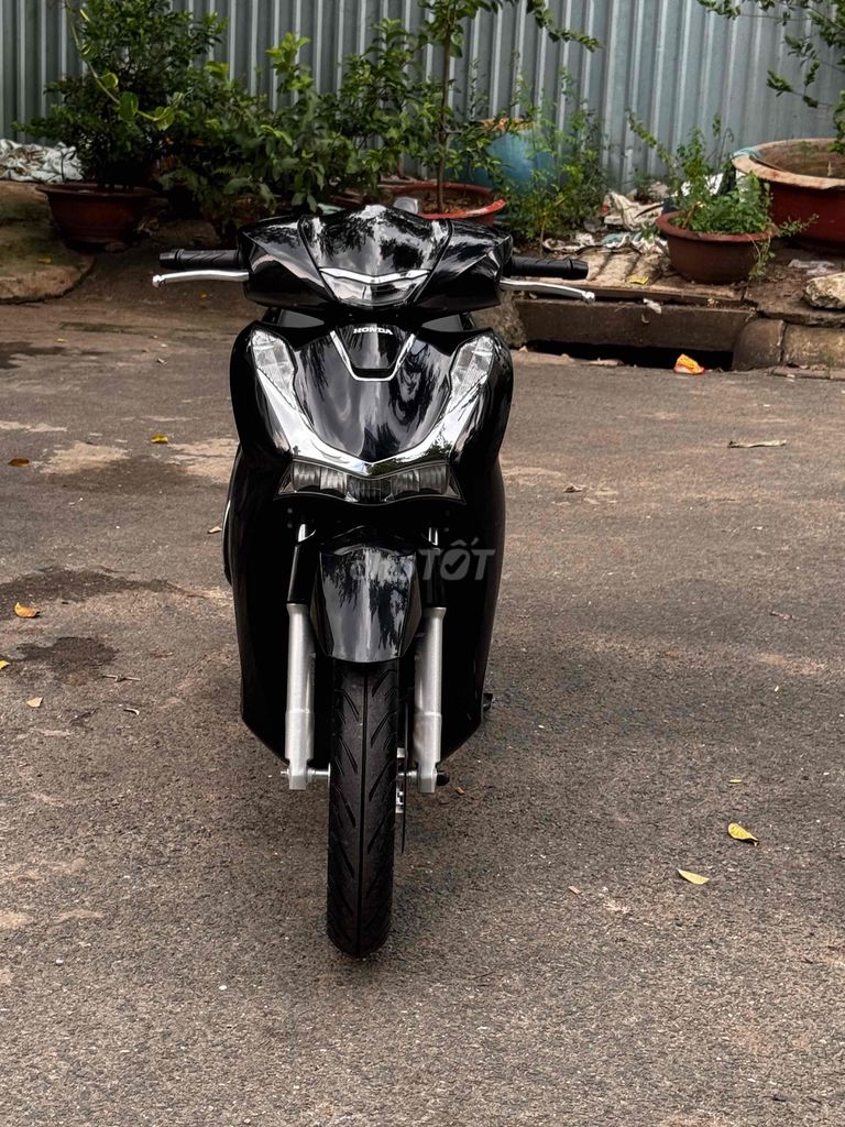 Honda SH 160i конец 2024 черный, оригинал, 1 владелец
