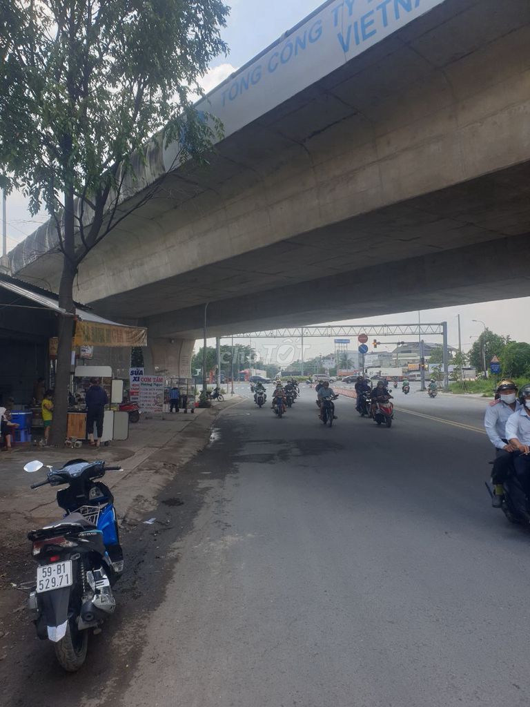 Cho thuê nhà 2 mặt tiền Nguyễn Duy Trinh, gần vòng xoay Phú Hữu Q9