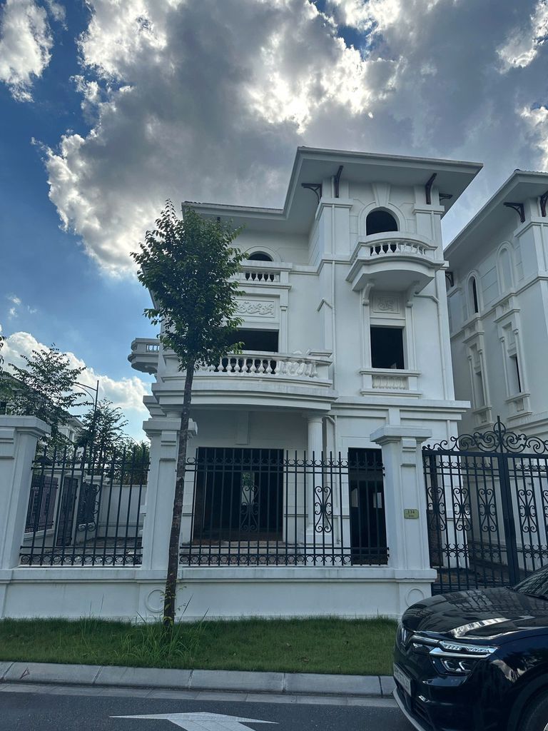 Супер редкая угловая вилла 298 кв.м в Вуон Кам, вид на парк