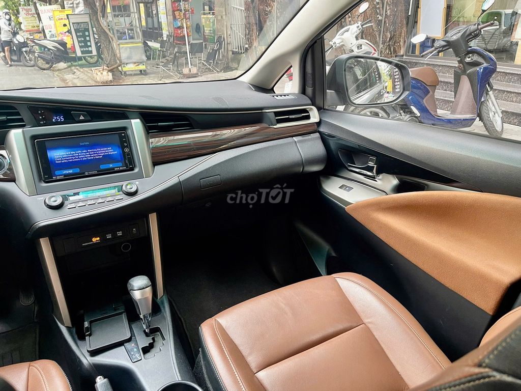 Toyota Innova 2017 2.0V cọp chỉ 55.000km full lsh. Mua bán Ô tô tại Quận 8 Tp Hồ Chí Minh được đăng bởi Trường Nguyễn Xe Sang hình 10