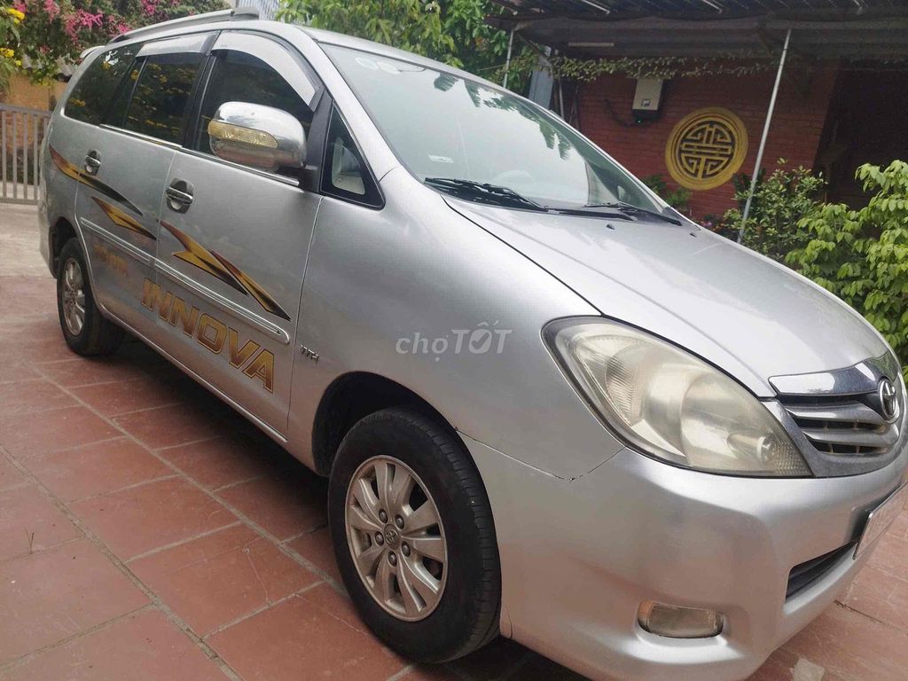 7-местный номер пола Toyota Innova, серебристый
