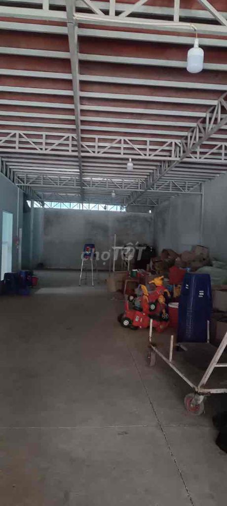 Cho thuê nhà và kho 600m2 phường Tương Bình Hiệp TDM