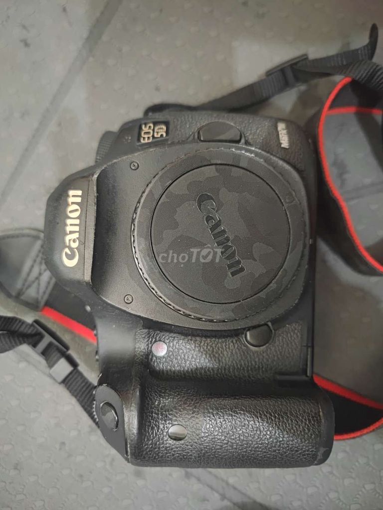 Canon 5d Mark 3 ngoại hình khá kèm 2 pin,thẻ nhớ