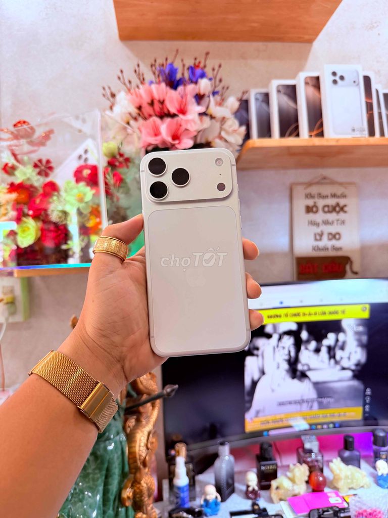 Apple iPhone 17 Pro Max 256GB Trắng Lướt. Mua bán Điện thoại tại Thành phố Long Xuyên An Giang được đăng bởi Trung Black  hình 1