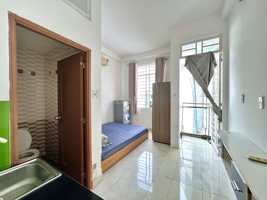 Phòng Ban Công, Ngay ĐH Bách khoa, Kế bên Sân Phú Thọ, Lữ Gia. Chỉ 5tr