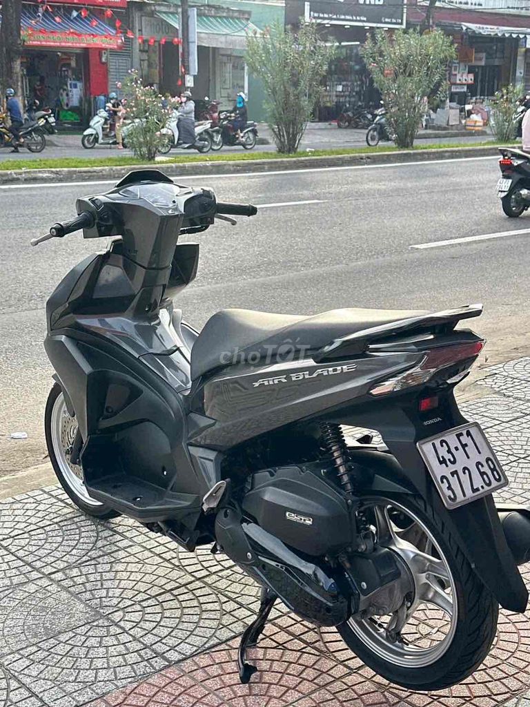 Honda Air Blade 2018 Xám. Mua bán Xe máy tại Quận Liên Chiểu Đà Nẵng được đăng bởi Thành Đại   hình 4