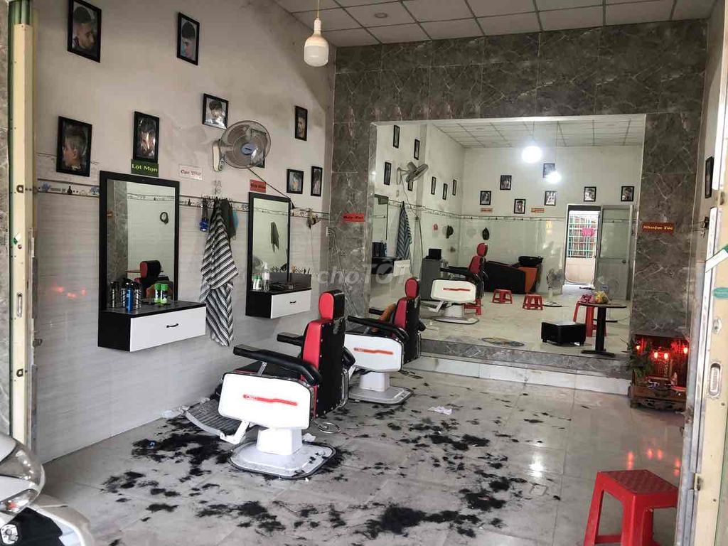 Ghế cắt tóc Da Kim loại Đỏ Đen Trắng. Mua bán Bàn ghế tại Huyện Đức Hòa Long An được đăng bởi Thuận hình 1