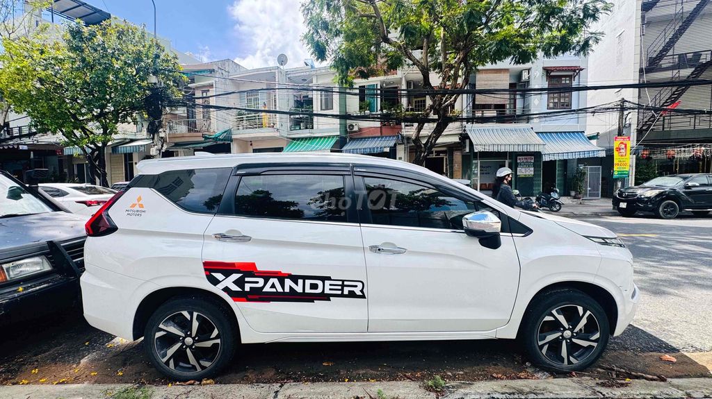 Mitsubishi Xpander Premium 2022 белый 33000 км