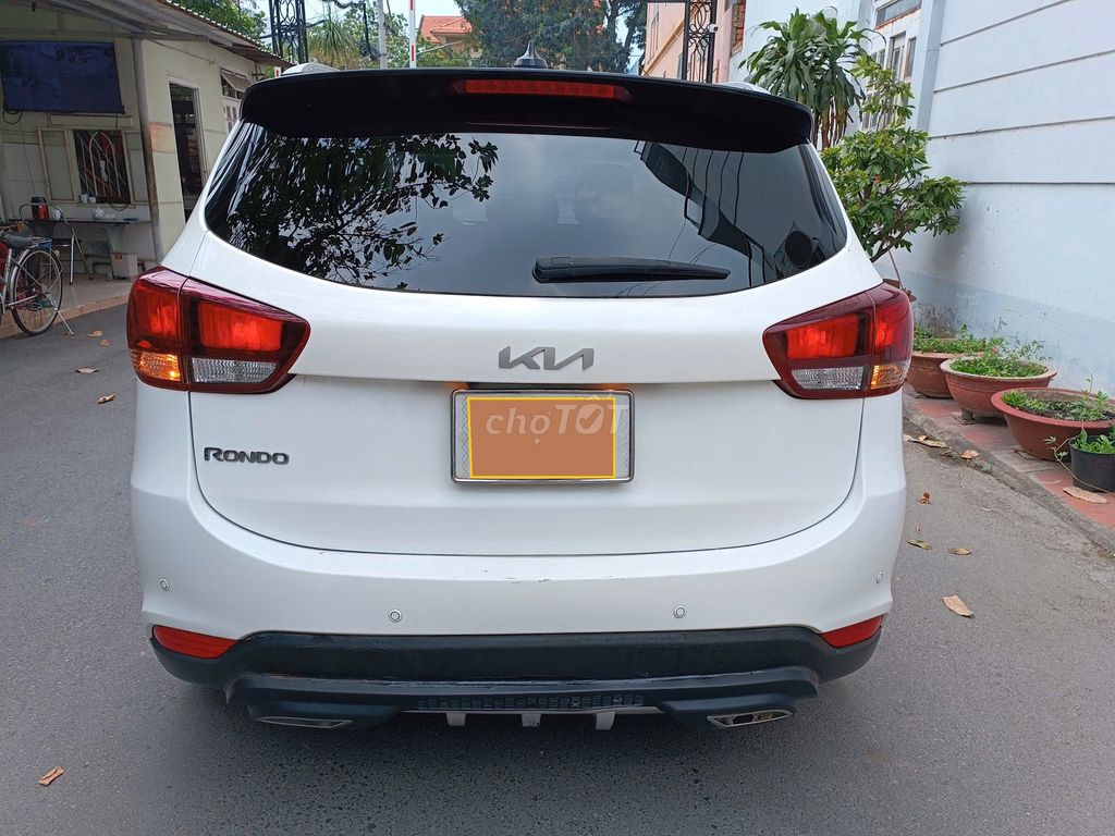 Kia Rondo 2020 Trắng 58000 km. Mua bán Ô tô tại Quận Gò Vấp Tp Hồ Chí Minh được đăng bởi Việt 8080 hình 3