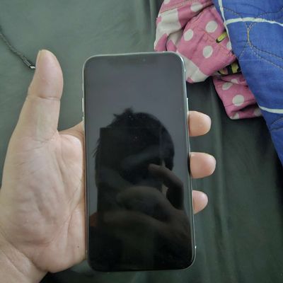 iPhone XS 64g, bị sọc màn, mới thay pin, tặng sạc