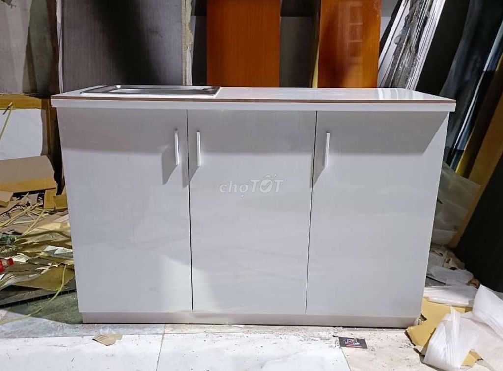 Tủ bếp nhựa mini có bồn rửa chén Đài Loan: Với không gian bếp nhỏ hẹp, bạn đang gặp khó khăn trong việc lựa chọn tủ bếp phù hợp? Tủ bếp mini nhựa Đài Loan với bồn rửa chén tiện lợi sẽ giúp bạn tối ưu hóa không gian bếp của mình mà vẫn sử dụng được đầy đủ tiện ích của một tủ bếp chuẩn.
