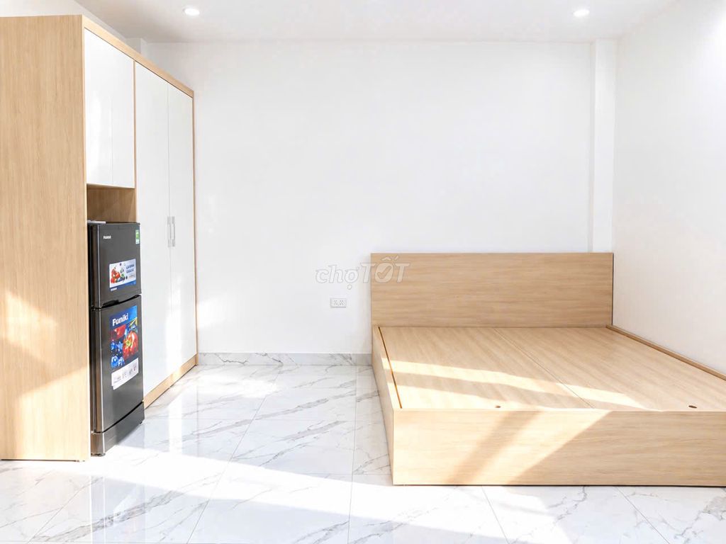 🏠 СОВЕРШЕННО НОВАЯ КОМНАТА-СТУДИЯ — ПОЛНОСТЬЮ МЕБЛИРОВАННАЯ — ПЕРЕУЛОК 35 И ЯНГ, ЗАПАДНОЕ ОЗЕРО