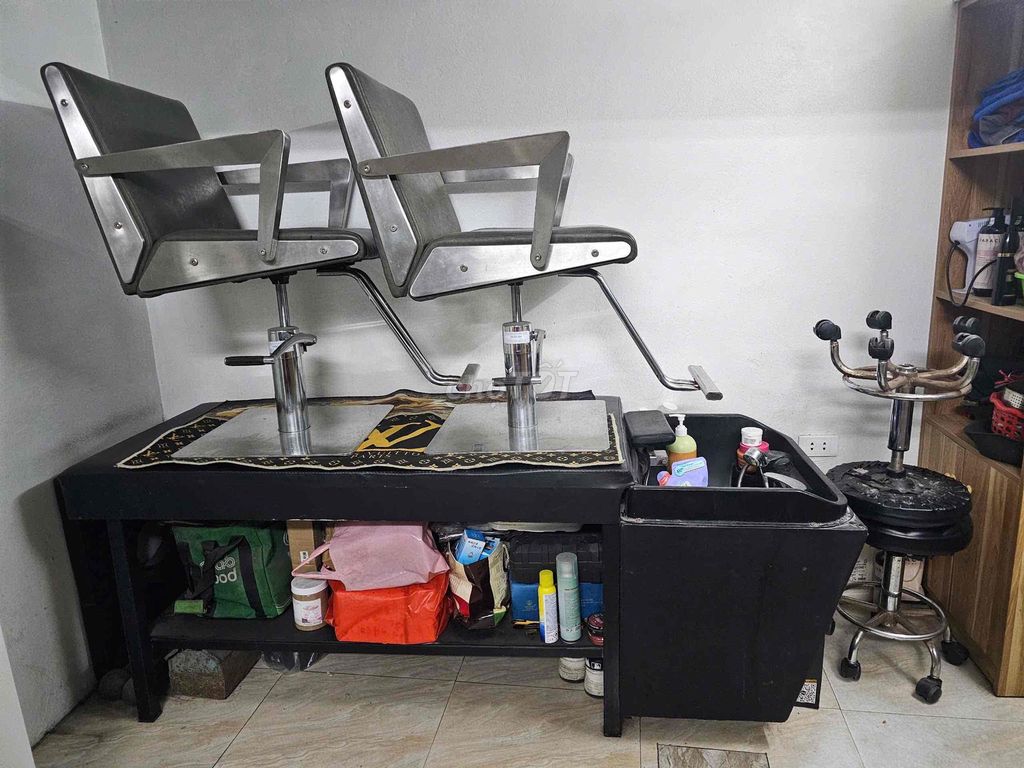 Ghế cắt tóc Kim loại Da Đen Bạc Đã sử dụng. Mua bán Bàn ghế tại Quận Ba Đình Hà Nội được đăng bởi Manh Hung hình 1