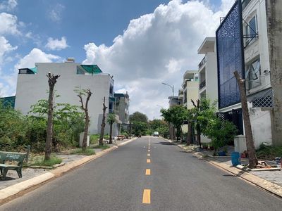 Bán gấp lô đất The Seasons ngay Lotte Lái Thiêu giá 5.1 tỷ. DT 5x21