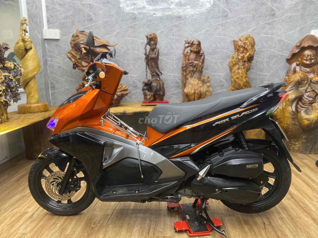 👉Airblade 125Fi máy nguyên zin, dàn áo liền lạc. Mua bán Xe máy tại Quận 7 Tp Hồ Chí Minh được đăng bởi Xe Cũ Hiếu CT hình 5