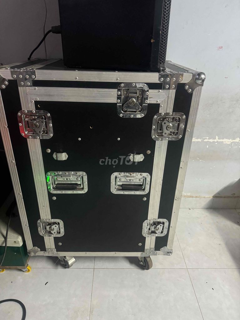 Tủ máy 16U Đen Còn đẹp. Mua bán Tủ, kệ gia đình tại Huyện Bình Chánh Tp Hồ Chí Minh được đăng bởi thanh tuấn bán pallet 79 hình 1