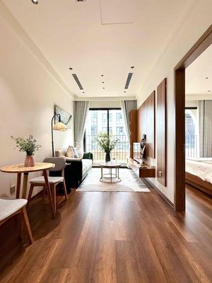 HOT HOT! CHDV 1BR Trần Hưng Đạo Q1 – Ban công cực chill, full nội thất