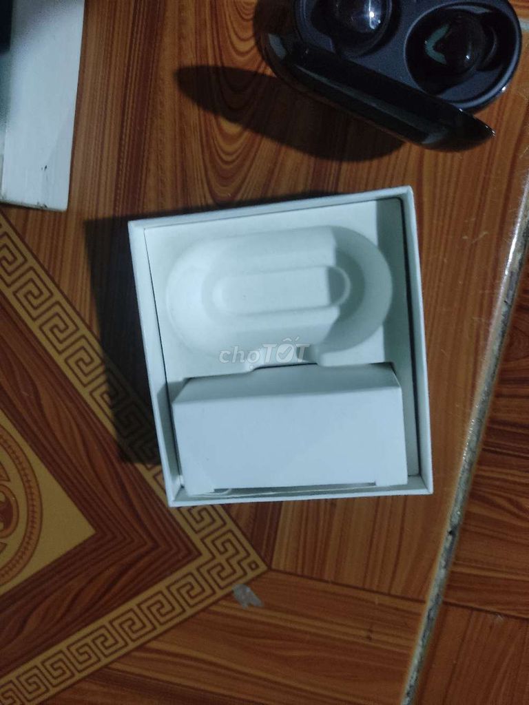 Cần bán tai nghe hông dây Bluetooth