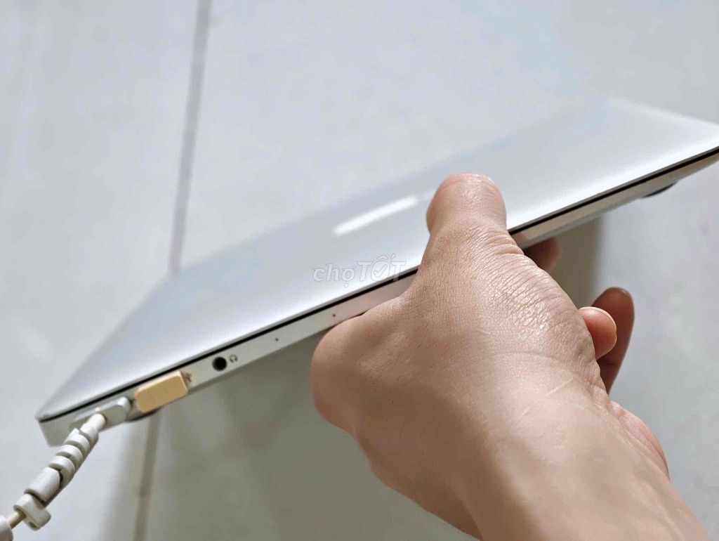 Apple Macbook Air i5 13 inch 128GB. Mua bán Laptop tại Quận 7 Tp Hồ Chí Minh được đăng bởi Hương Nguyễn hình 1