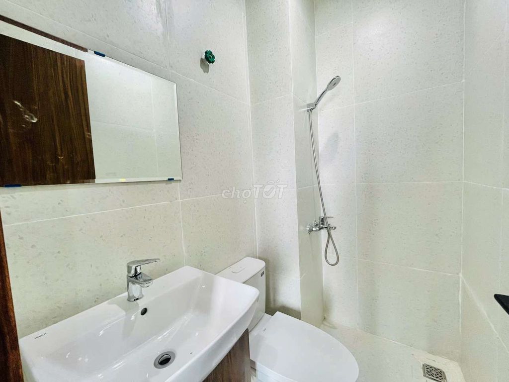Green, furnished apartment with big balcony in FPT City — photo 12