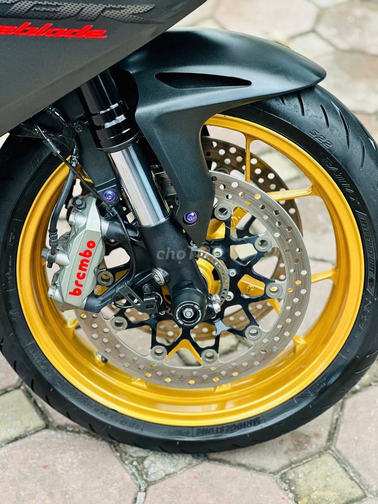 Mạnh Hà Motor bán Honda CBR1000RR date 19 10k km. Mua bán Xe máy tại Quận Bắc Từ Liêm Hà Nội được đăng bởi Mạnh Hà Motor hình 6