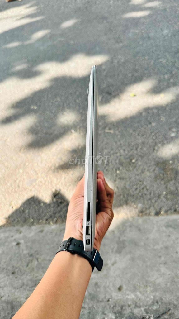 Apple Macbook Air Hư màn hình. Mua bán Laptop tại Quận Ninh Kiều Cần Thơ được đăng bởi đồ điện tử cũ  hình 1