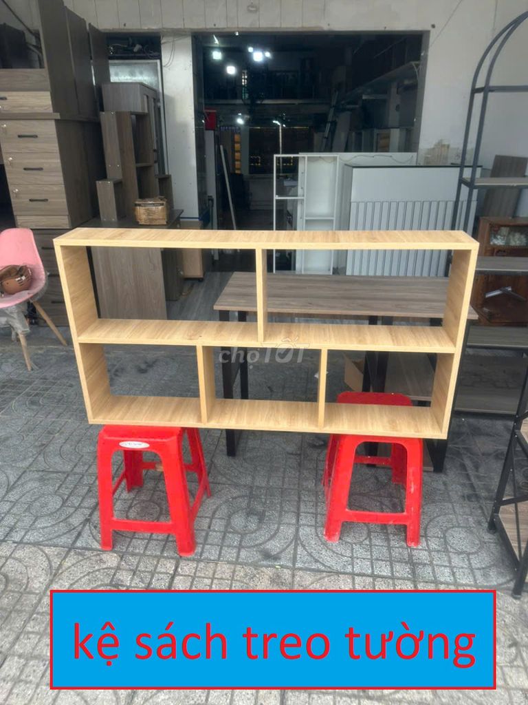 Kệ sách treo tường Ván gỗ MDF Vàng nhạt 1m2. Mua bán Tủ, kệ gia đình tại Quận Tân Bình Tp Hồ Chí Minh được đăng bởi TỦ KỆ TRƯNG BÀY hình 1