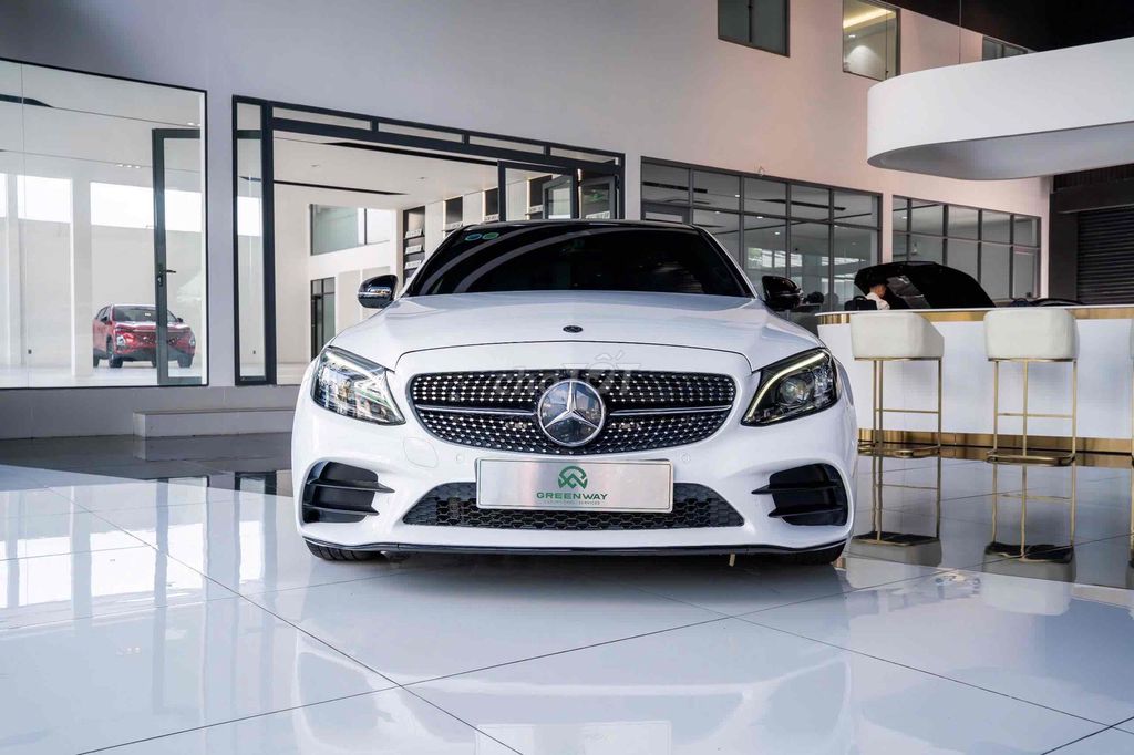 Mercedes Benz C Class 2020 C 300 AMG. Mua bán Ô tô tại Quận Tân Bình Tp Hồ Chí Minh được đăng bởi GREENWAY AUTO hình 2