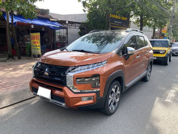 Mitsu Xpander Cross màu cam vũ trụ đời 2023. Mua bán Ô tô tại Thành phố Dĩ An Bình Dương được đăng bởi Lâm Thái hình 1