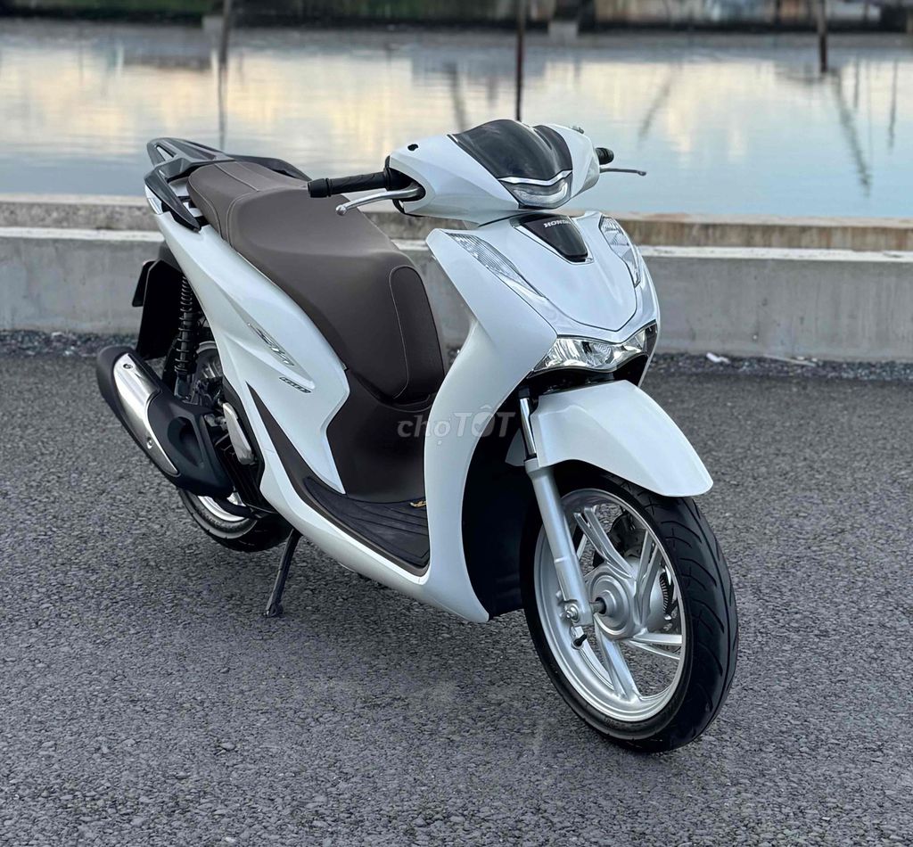 Honda SH 160i ABS 2023 Trắng 8000 km. Mua bán Xe máy tại Quận Gò Vấp Tp Hồ Chí Minh được đăng bởi CHXM 86 chuyên bán xe trả góp hình 3