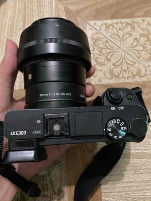 máy ảnh sony a6300 + lens sigma 30mm f1.4