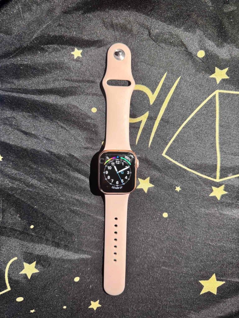 apple watch. S5 nưz ít dùng. pin còn 100.