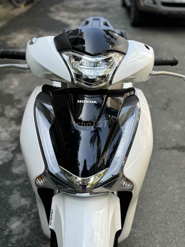 Honda SH 150i ABS 2018 Trắng đen 18000 km. Mua bán Xe máy tại Quận Gò Vấp Tp Hồ Chí Minh được đăng bởi CHXM 86 chuyên bán xe trả góp hình 3