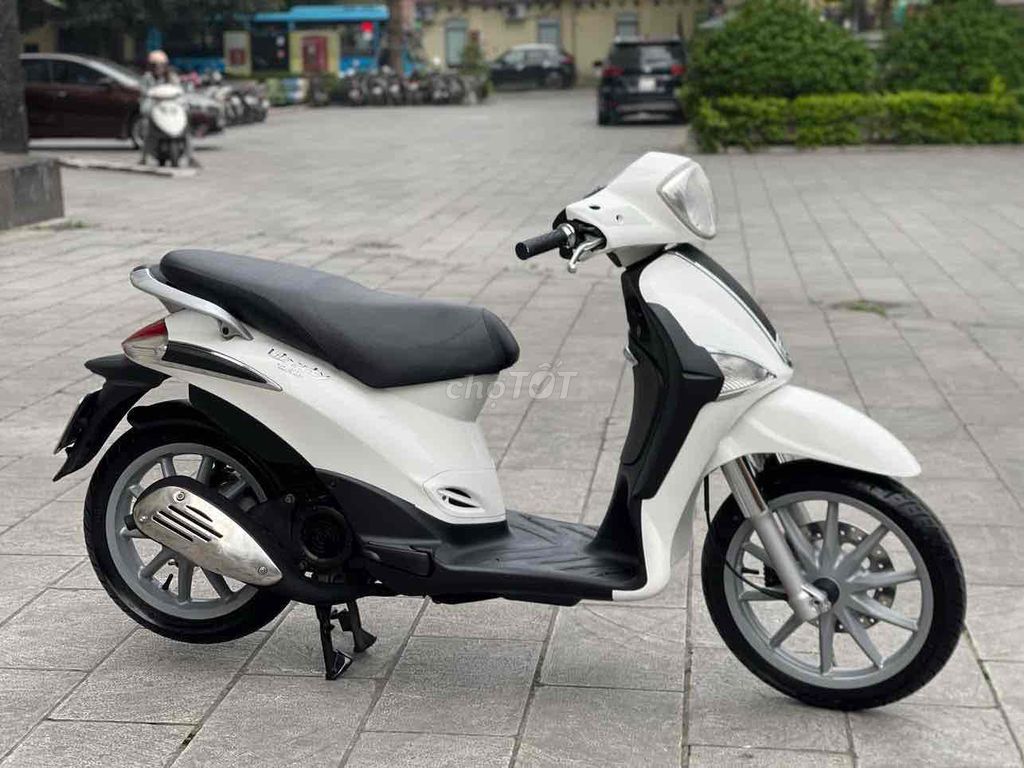 Hang đẹp Liberty 125ie 2012 màu trắng đẹp như mới. Mua bán Xe máy tại Quận Cầu Giấy Hà Nội được đăng bởi Anh Khoa hình 2