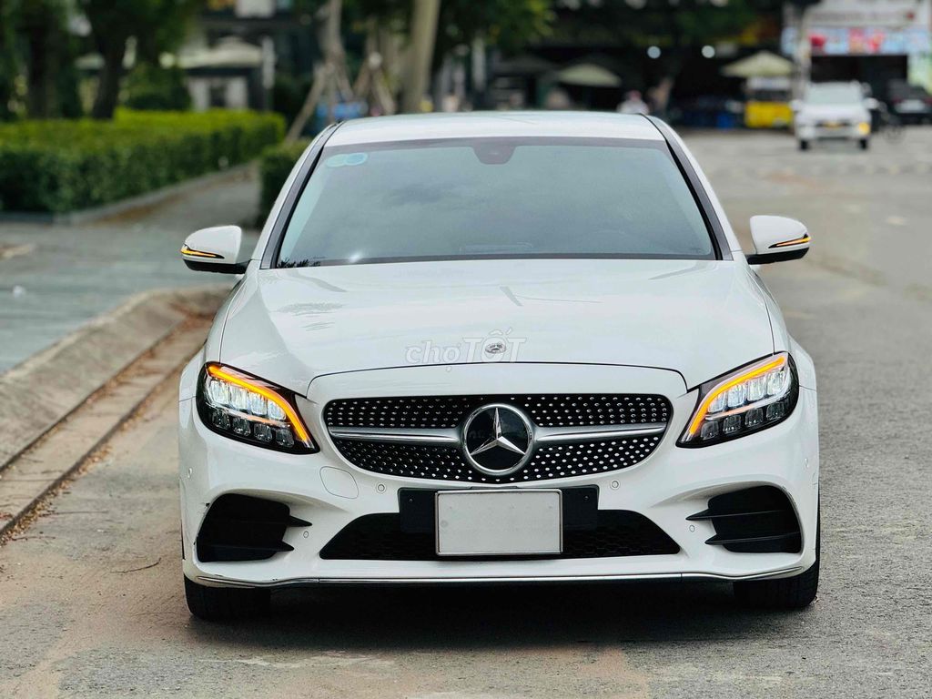 MERCEDES C180 AMG 2021 - 10.000KM - TRẮNG KEM. Mua bán Ô tô tại Quận Bình Tân Tp Hồ Chí Minh được đăng bởi Huỳnh Thiên Bảo hình 2