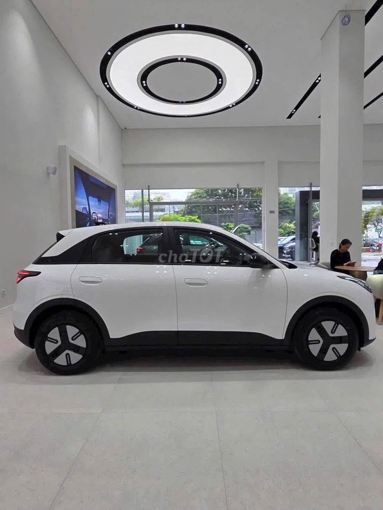 Geely EX2 белый – в наличии с выдачей сразу в Хошимине