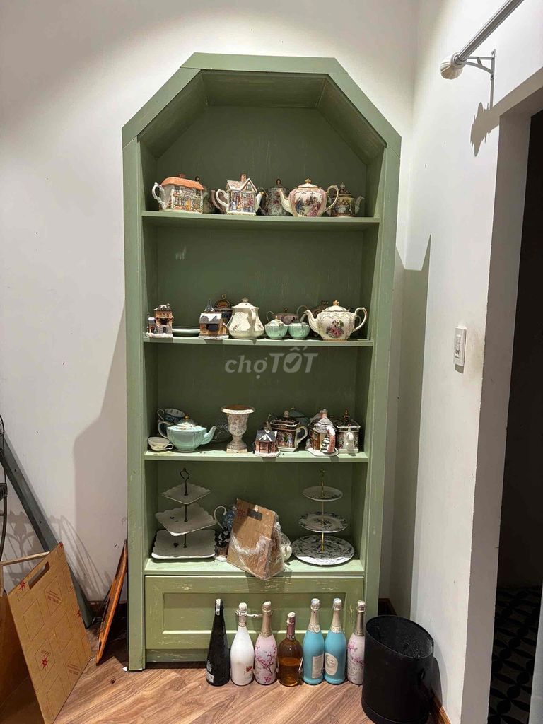 1 cặp kệ tủ trưng bày phong cách Châu Âu. Mua bán Tủ, kệ gia đình tại Quận Hải Châu Đà Nẵng được đăng bởi phương anh hình 1