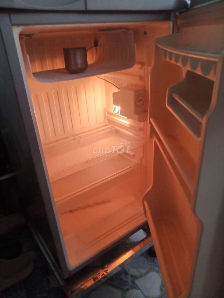 tủ lạnh mini Sanyo 90l xài tôt 600k