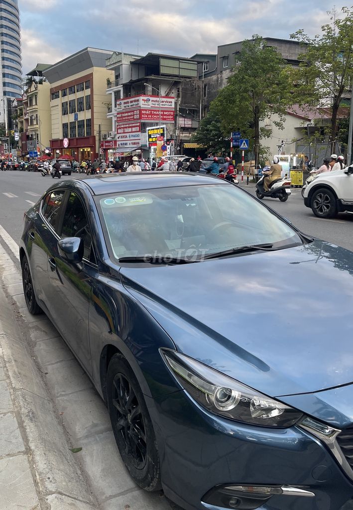 Mazda 3 đời 2018 màu xanh, 100.000 km. Mua bán Ô tô tại Quận Long Biên Hà Nội được đăng bởi TRUNG  hình 4