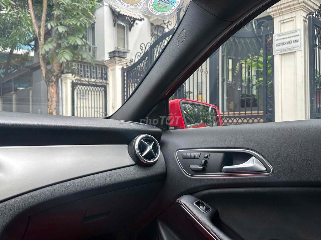 Mercedes Benz GLA250 AMG 4Matic sx 2016 màu đỏ. Mua bán Ô tô tại Quận Cầu Giấy Hà Nội được đăng bởi Cao Quý hình 17
